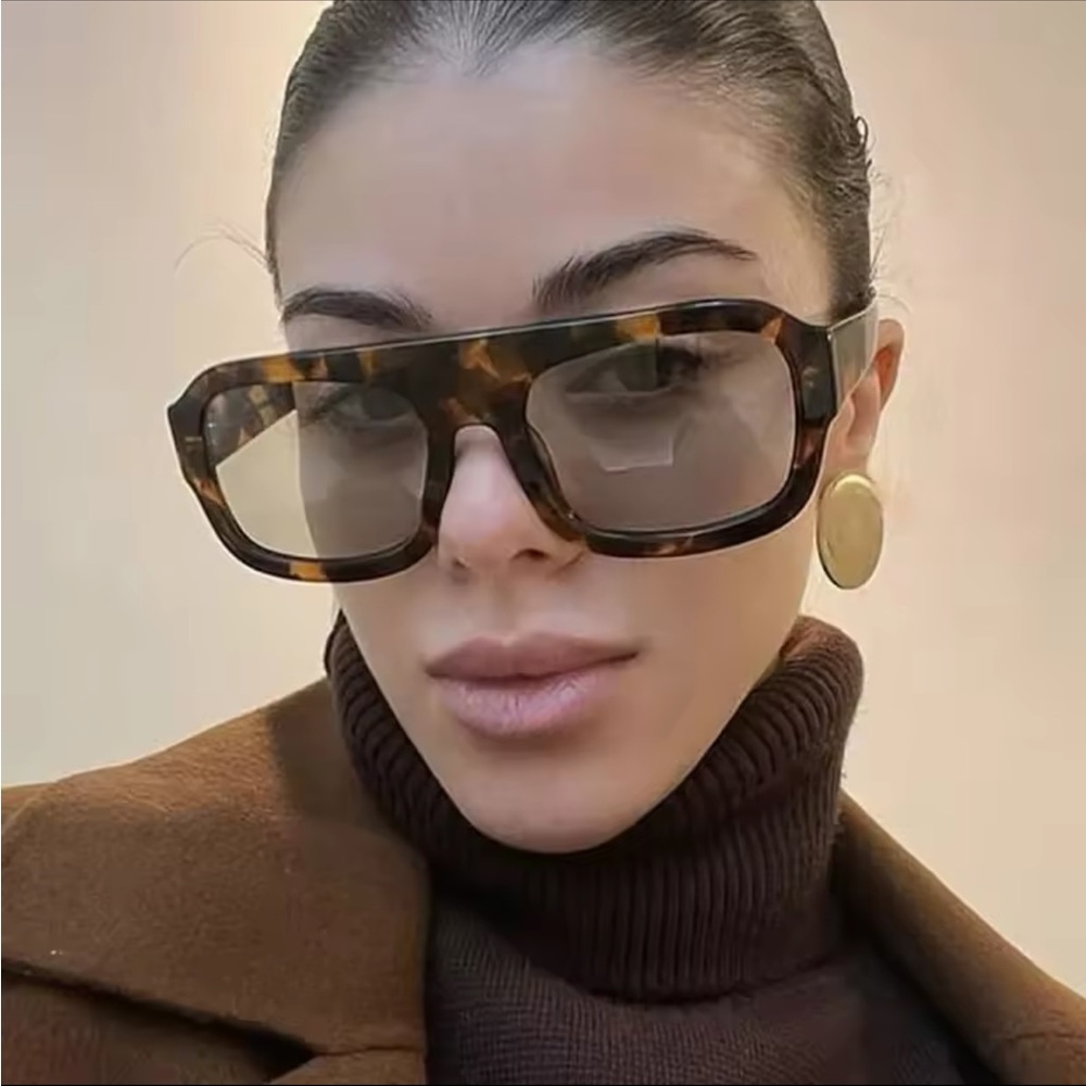 Chic Tortoise Shell Sunglasses - Picture 2 of 4